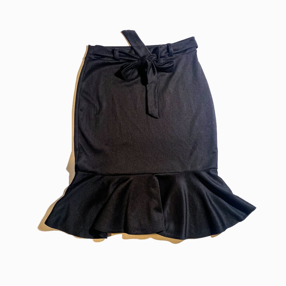 Vintage 1990's Ruffle Hem Fit n Flate Black spandex body con Skirt